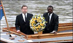 Det Ins Will O'Reilly (left) and John Azah, independent advisory group, lay a wreath in the River Thames 