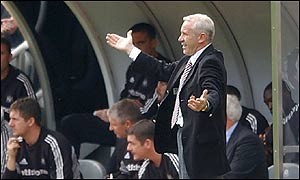 Peter Reid looks on in despair as Sunderland crash