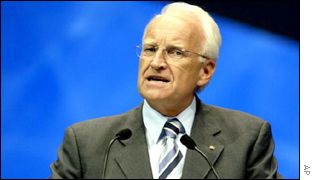 Edmund Stoiber addressing an election rally