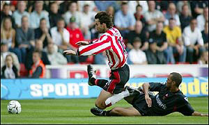 Southampton's Jo Tessem (left) tussles with Charlton's Jon Fortune
