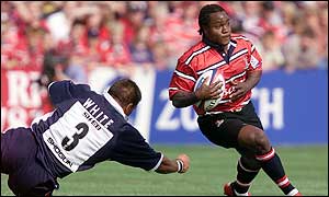 Marcel Garvey on his way to his opening try