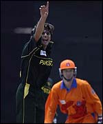 Shahid Afridi has Tim de Leede lbw
