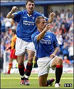 Ronald de Boer celebrates his first goal