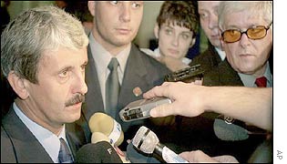 The SDKU's leader, Mikulas Dzurinda (L)