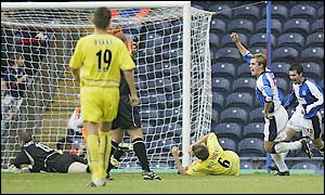Keith Gillespie (far right) set up team-mate Garry Flitcroft for a goal