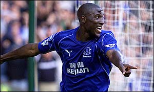 Kevin Campbell celebrates scoring Everton's second goal