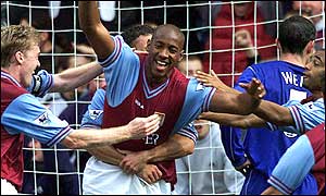 Dion Dublin scores Aston Villa's winning goal against Everton