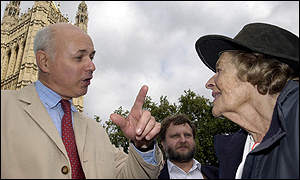 Iain Duncan Smith meets hunt protester
