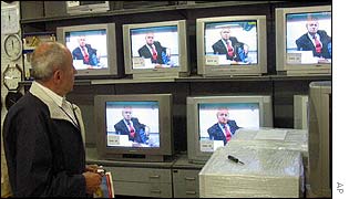 Zagreb resident watches Milosevic trial on TV
