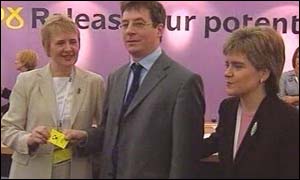 Gordon Guthrie with Roseanna Cunningham (left) and Nicola Sturgeon (right)