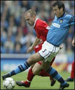 Manchester City's Niclas Jensen gets the better of Danny Murphy of Liverpool