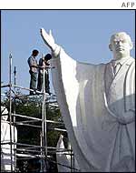 New statue of Saddam in Baghdad