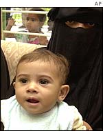 Iraqi child in hospital with her mother