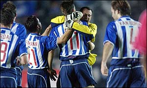 Michael Preetz is congratulated by goalkeeper Gabor Kiraly