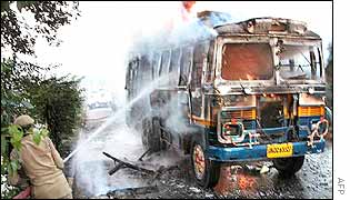 A police officer tried to put out the bus fire