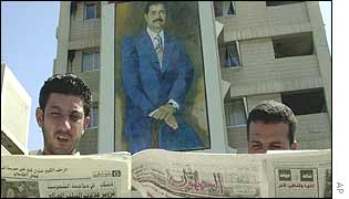 Iraqi's read newspapers in Baghdad