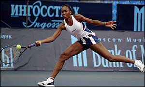 Venus Williams stretches to return a ball against Magdalena Maleeva