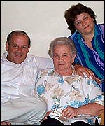 Dona Bras�lia It�lia Cirilo da Silva, 83, with family members