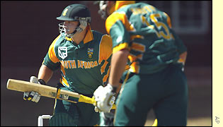 Gibbs and Smith scamper a single