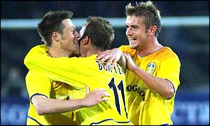 Nick Barmby is congratulated by his team-mates after his goal takes Leeds into round two