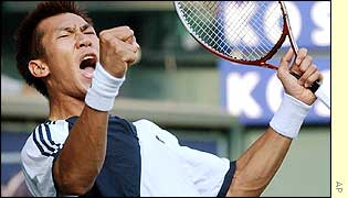 Thailand's Paradorn Srichaphan got the better of Lleyton Hewitt