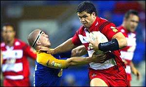 Wigan skipper Andy Farrell holds off Matt Diskin.