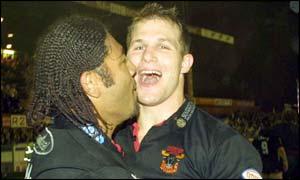 Lesley Vainikoloas (left) and Stuart Fielden celebrate a close victory