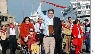 Pilgrims arriving at port near Rome