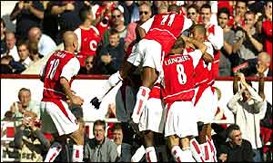 Arsenal celebrate tearing apart Sunderland