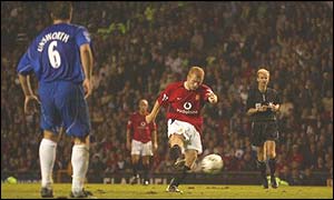 Paul Scholes scores his second, and Man Utd's third
