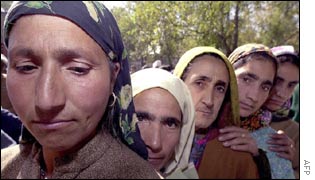 Women queue to vote in Sogam, Kashmir