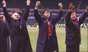 Steve Paterson (centre) celebrates at Celtic Park