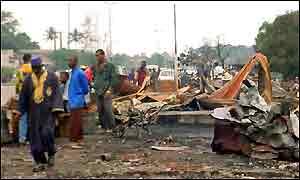 Traders in Abidjan suburb of Macaci (Photo: Kate Davenport)