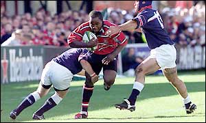 Gloucester's Marcel Garvey is tackled by Mossie Lawlor and Mike Mullins of Munster 