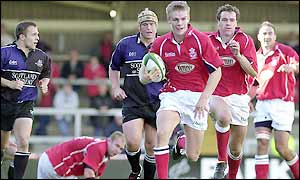 Dwayne Peel scores for Llanelli