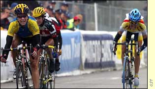 Susanne Ljungskog wins the sprint to the line in Zolder