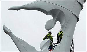 Workmen put the finishing touches to Encounter