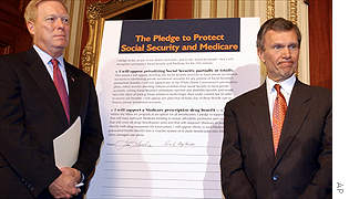 Top Democrats House Minority Leader Richard Gephardt (left) and Senate Majority Leader Tom Daschle.