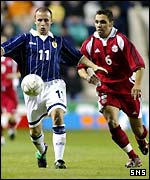 Paul Devlin holds off Imhof's challenge