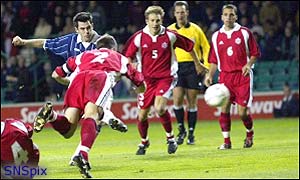 Steven Thompson curls the ball in on 50 minutes