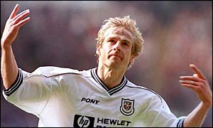 Jurgen Klinsmann celebrates his goal against Southampton in Mat 1998