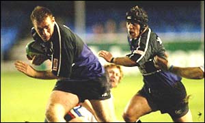 John Petrie breaks away to score Glasgow's final try and seal a 26-14 win