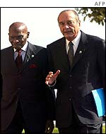 Jacques Chirac (R) with Senegalese President Abdoulaye Wade 
