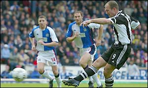 Alan Shearer scores a penalty, the 300th league and cup goal of his career