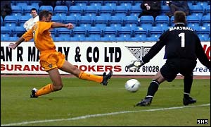 Craig Brewster puts Dunfermline ahead