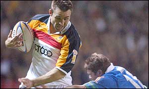 Scott Naylor of Bradford Bulls bursts clear of the St Helens defence