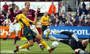 Henrik Larsson makes it 4-0 before half time