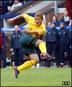 Stilian Petrov scores Celtic's second goal