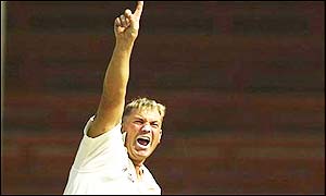 Warne grabs five wickets for 74 runs in 30 overs to leave Pakistan fighting to avoid the follow-on
