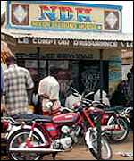 Diamond dealers in DR Congo